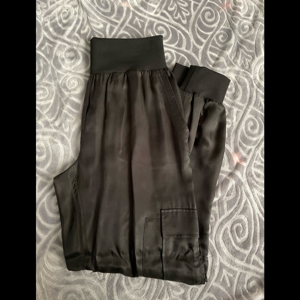 Bought from Nordstrom never worn run a little big smoke and pet free